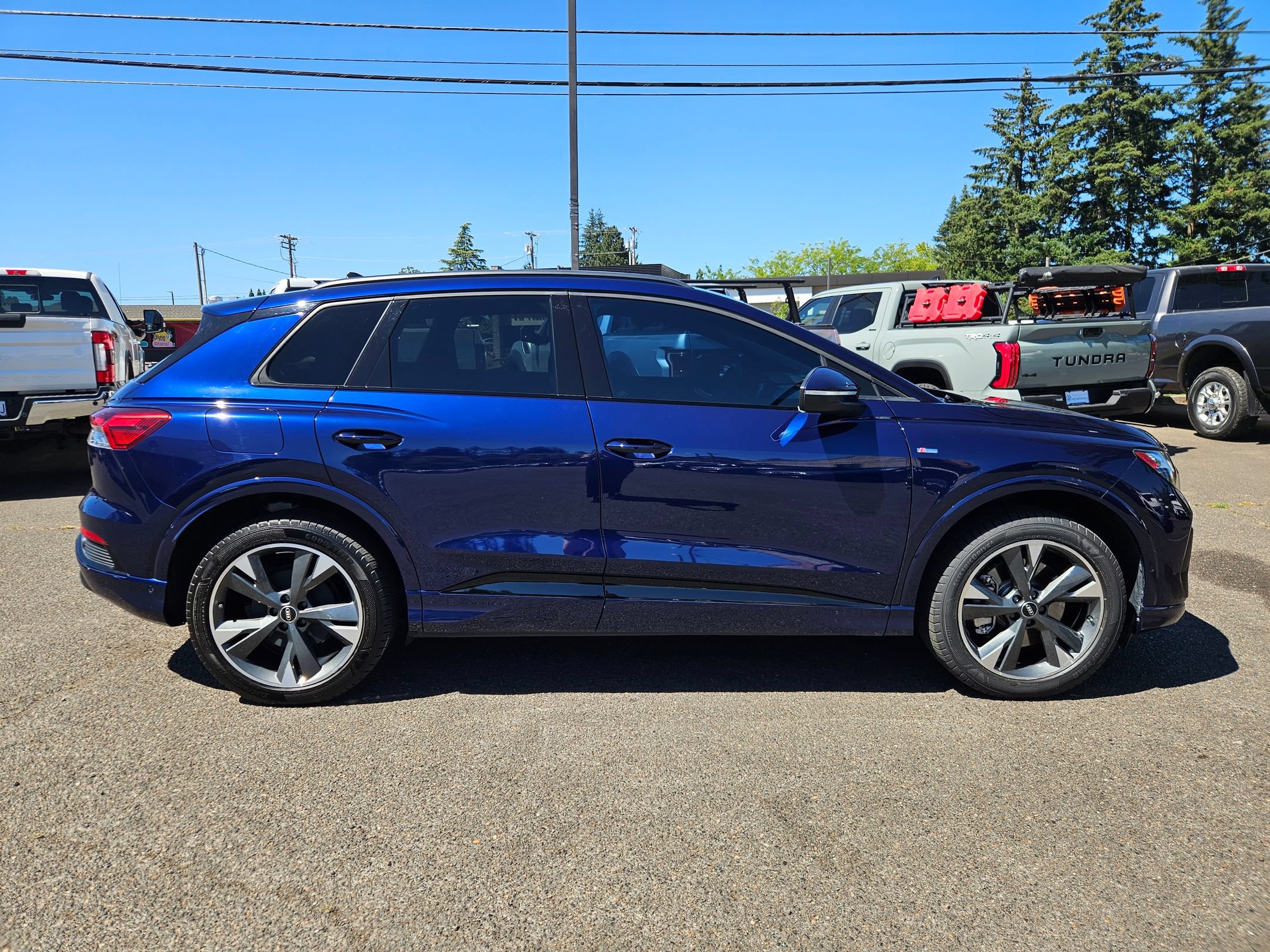 Used 2023 Audi Q4 e-tron Premium Plus w/ Premium Plus AWD/4WD image 6