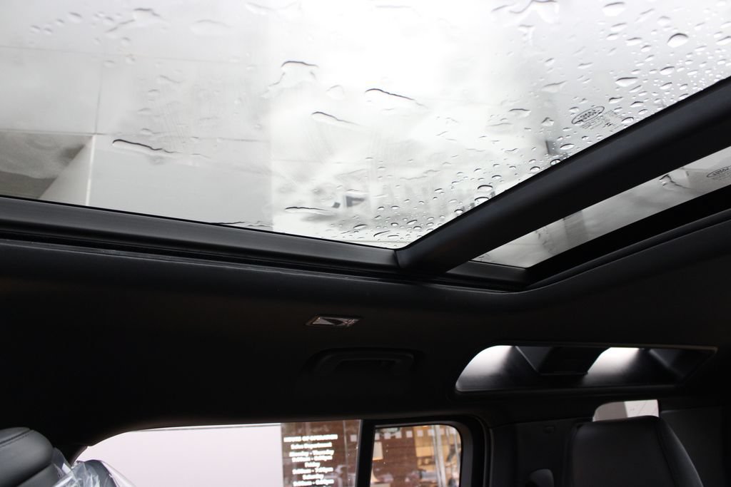 New 2026 Land Rover Defender 110 X-Dynamic SE AWD/4WD image 22