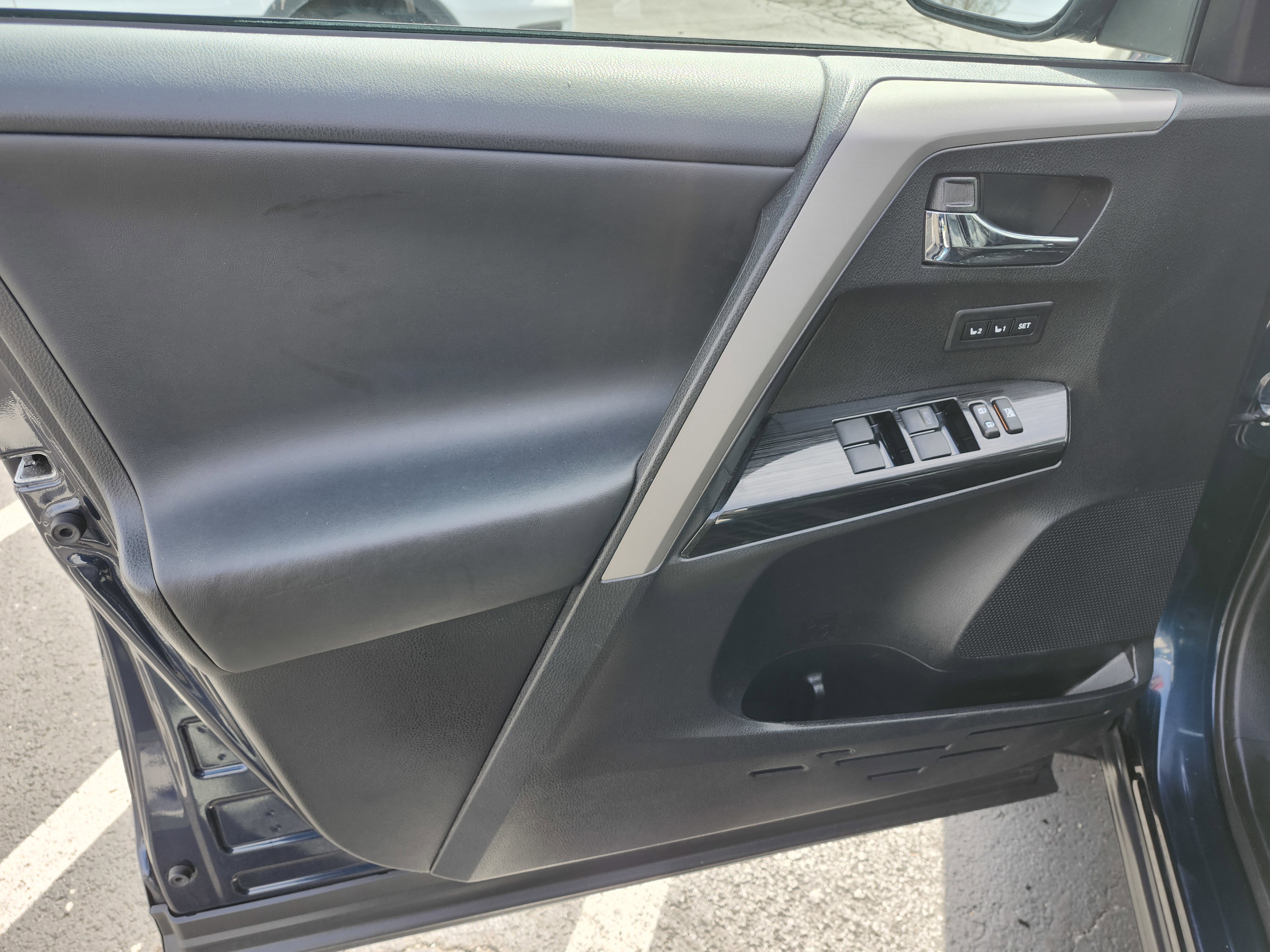 Used 2017 Toyota RAV4 Limited image 21