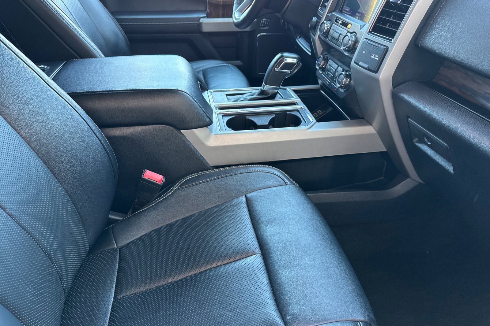 Used 2020 Ford F150 Lariat image 16