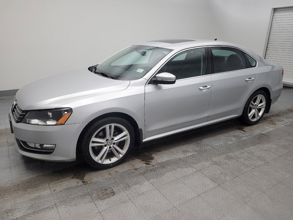 Used 2015 Volkswagen Passat 1.8T SEL Premium image 2