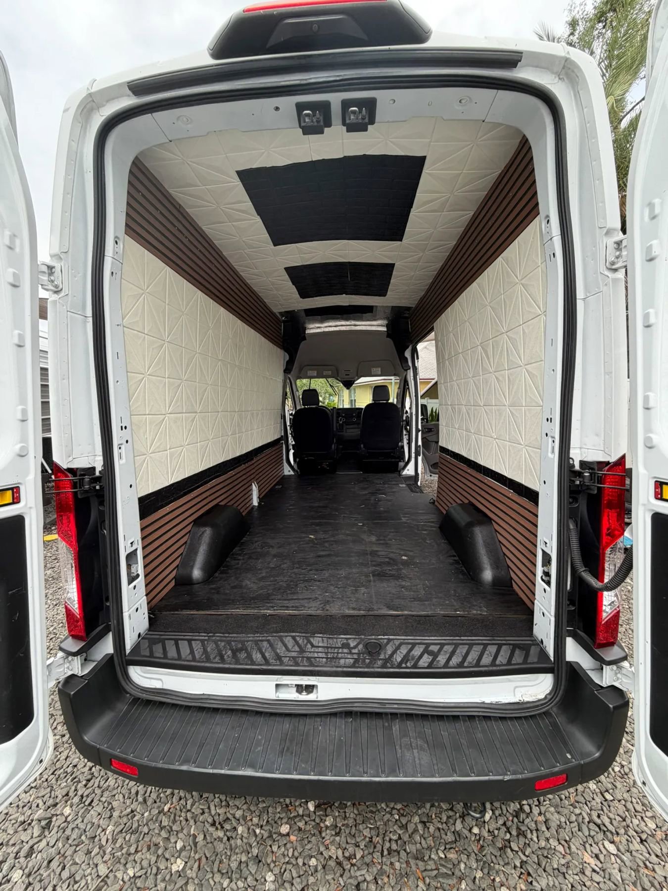Used 2023 Ford Transit 250 148 High Roof w/ Load Area Protection Package RWD image 27