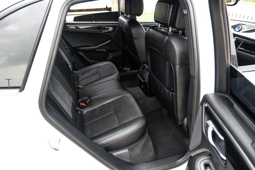Used 2018 Porsche Macan AWD/4WD image 42