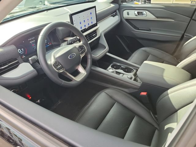 Used 2026 Ford Explorer Active RWD image 3