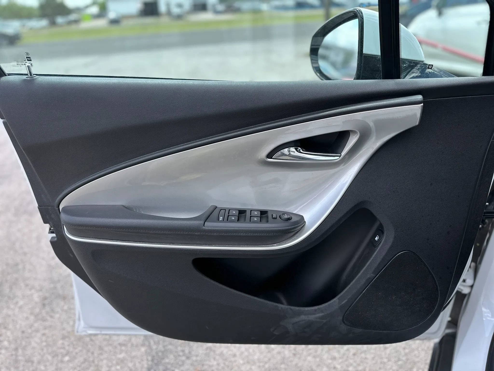 Used 2014 Chevrolet Volt FWD image 19