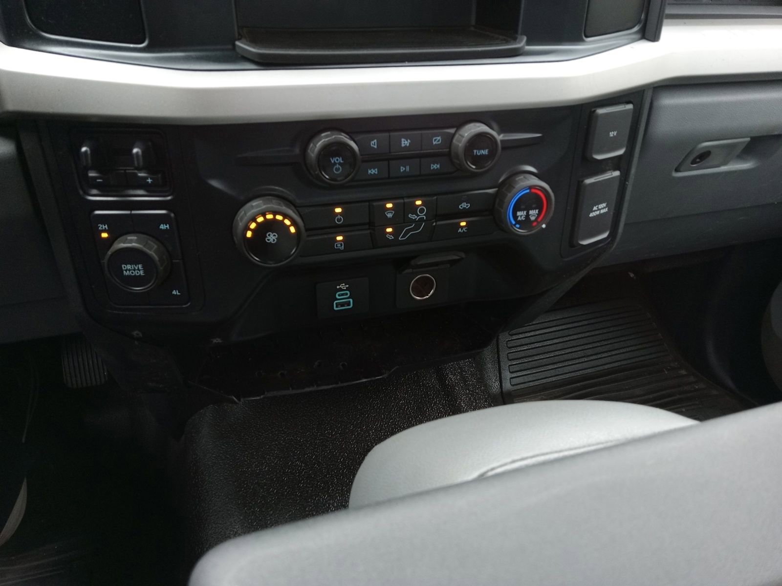 Used 2023 Ford F550 4x4 Regular Cab Super Duty image 18