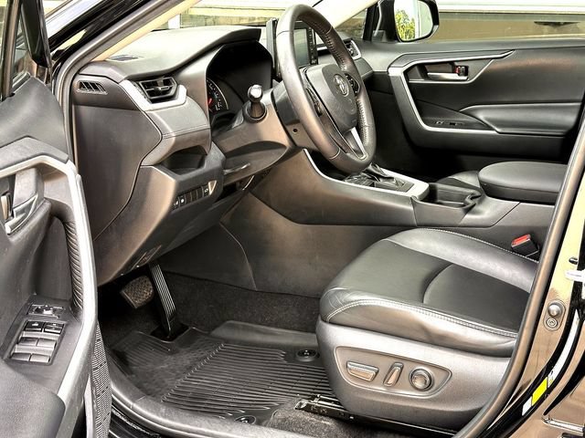 Used 2021 Toyota RAV4 XLE Premium FWD image 9
