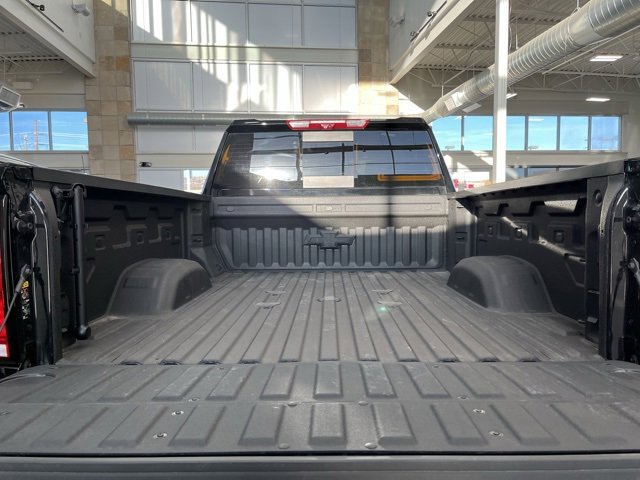 Used 2025 Chevrolet Silverado 2500 ZR2 w/ Technology Package image 13