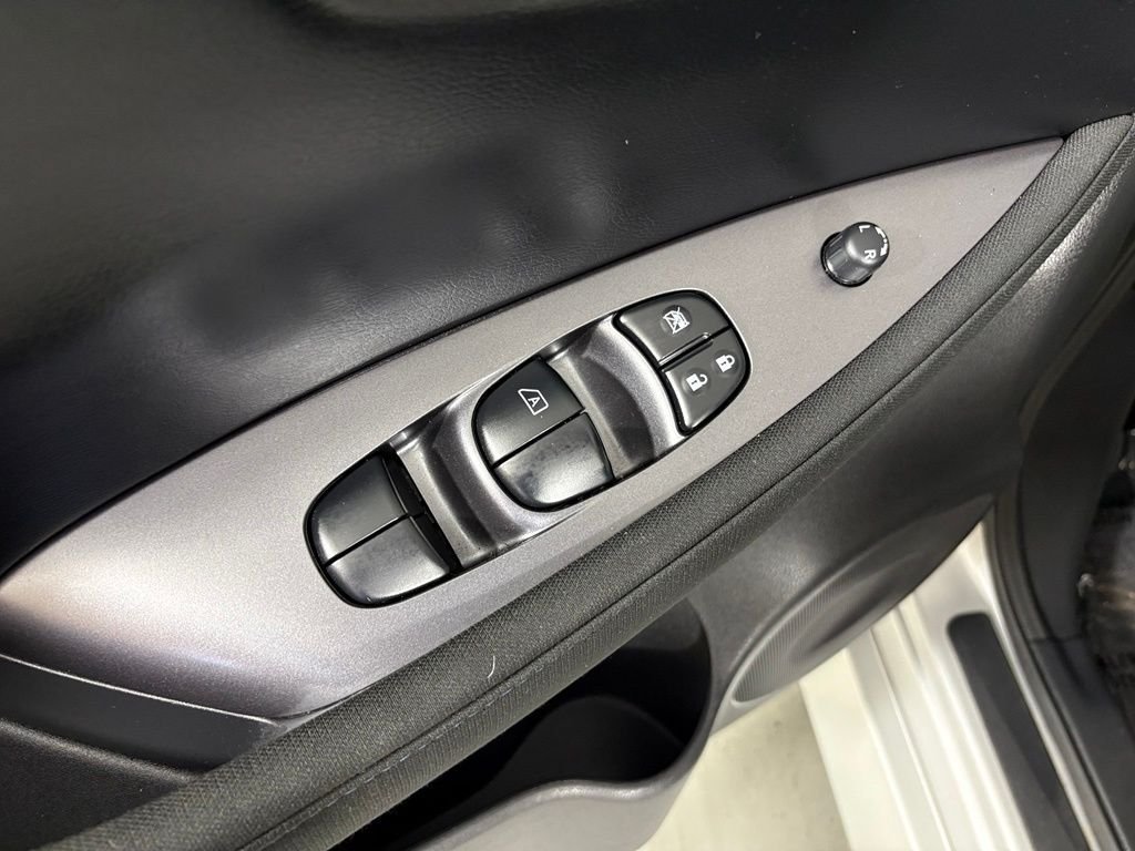 Used 2025 Nissan Leaf S FWD image 15
