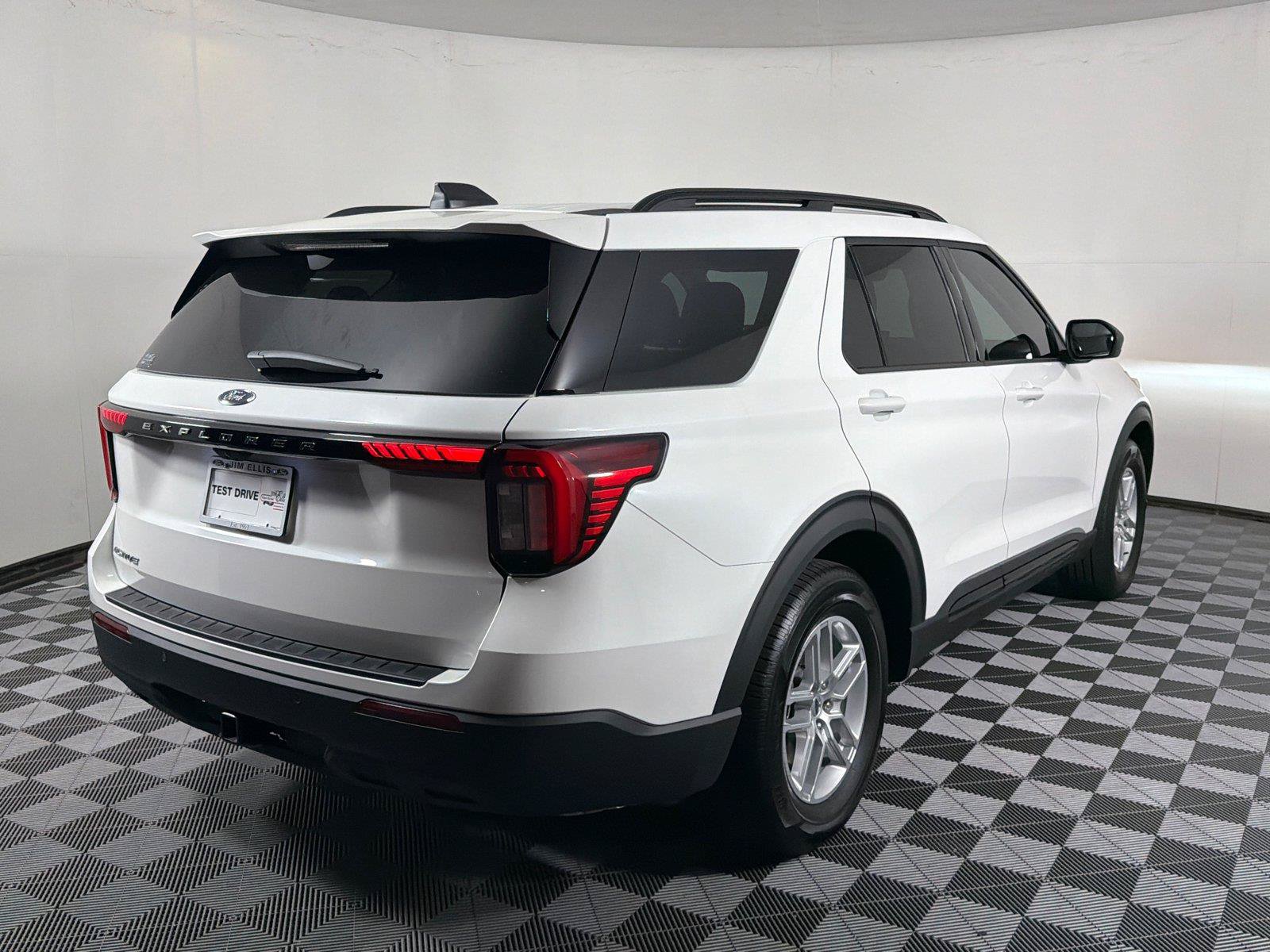Used 2026 Ford Explorer Active RWD image 7