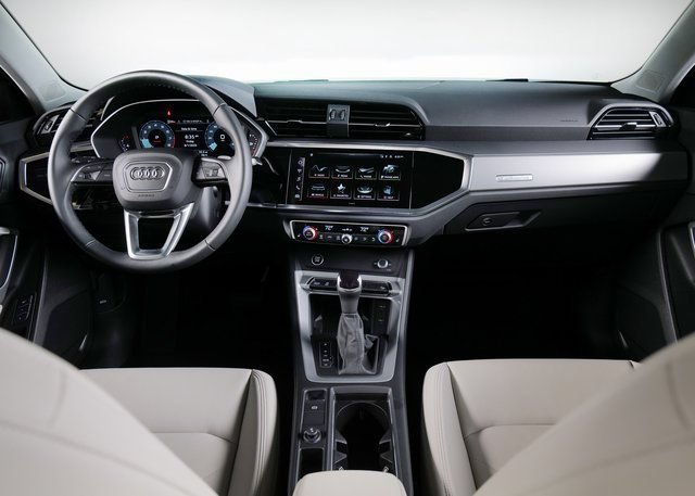 Used 2025 Audi Q3 2.0T Premium w/ Convenience Package AWD/4WD image 9