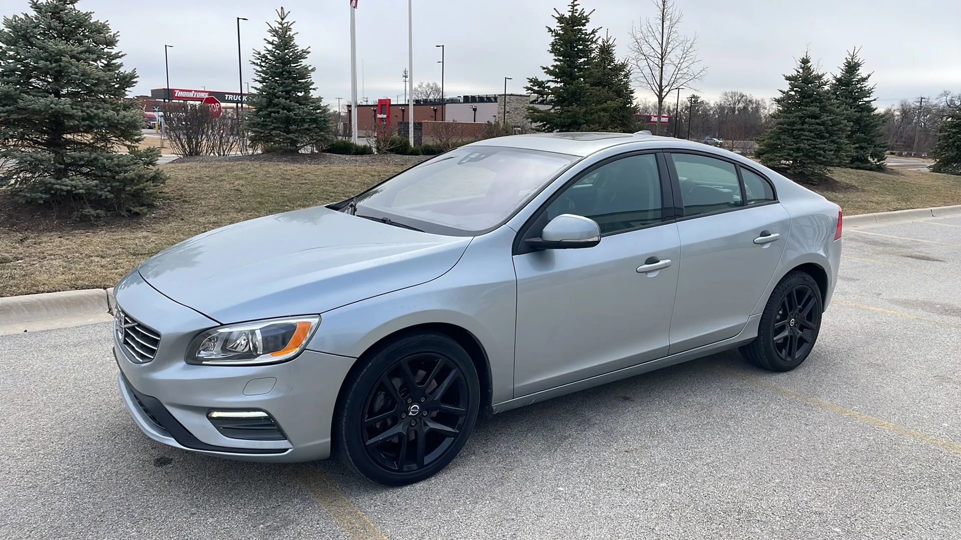 Used 2017 Volvo S60 T5 Dynamic image 2