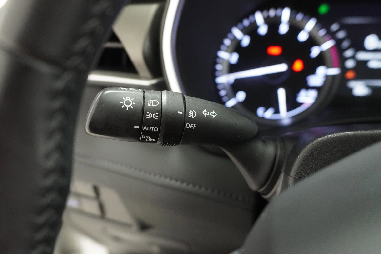 Used 2020 Toyota Highlander XLE FWD image 19