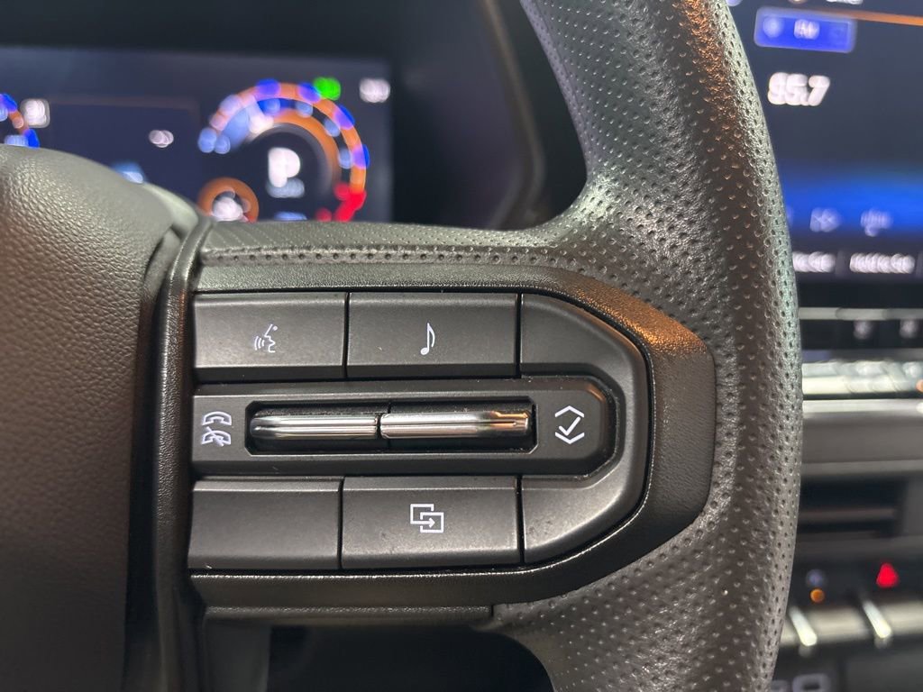 Used 2025 Chevrolet Colorado W/T w/ Advanced Trailering Package image 15