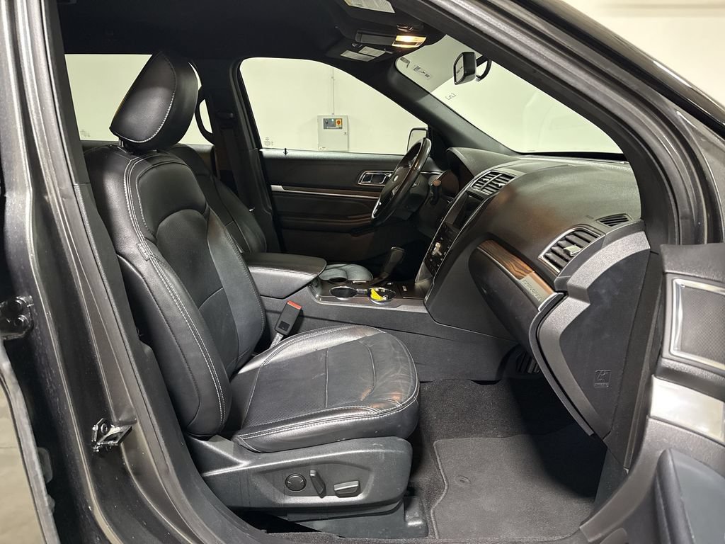 Used 2019 Ford Explorer Limited w/ Class III Trailer Tow Package FWD image 22