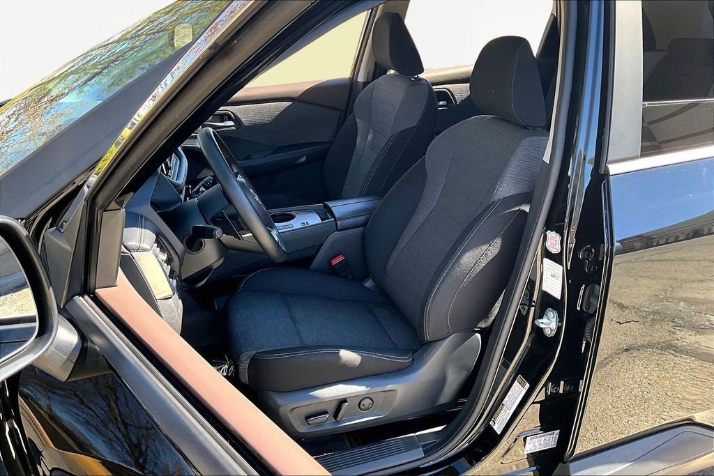 Used 2023 Nissan Rogue SV image 25