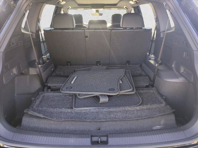 Used 2024 Volkswagen Tiguan SE R-Line FWD image 6