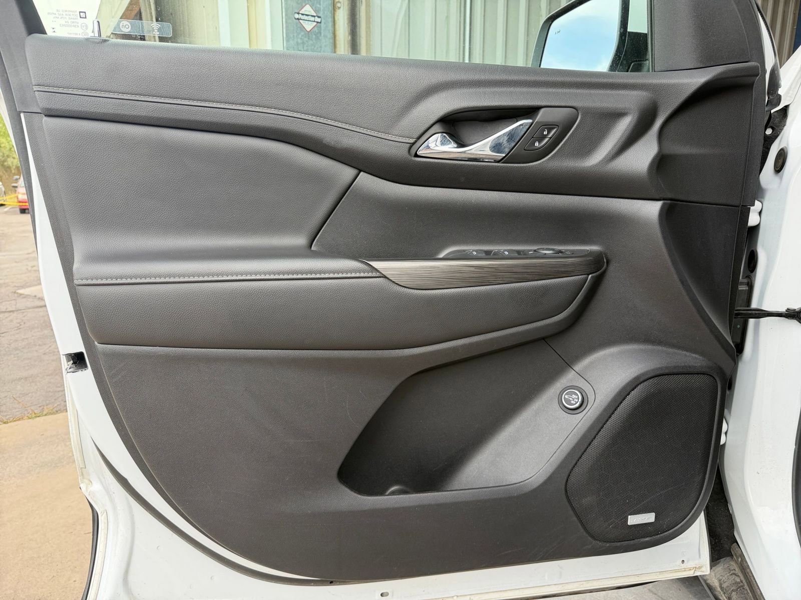 Used 2023 GMC Acadia SLT FWD image 18