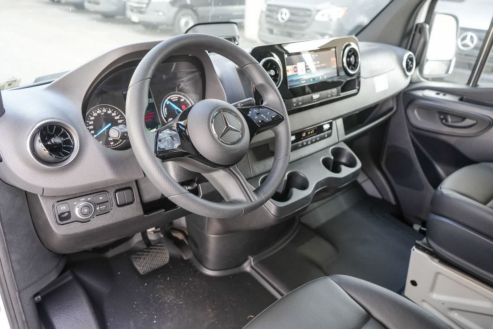 New 2025 Mercedes-Benz eSprinter 170 Cargo image 13