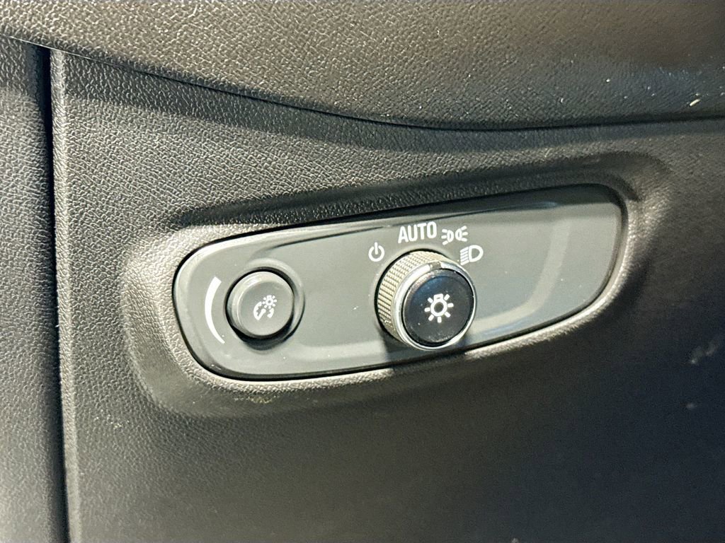 Used 2023 Chevrolet Equinox LT w/ Driver Convenience Package image 26