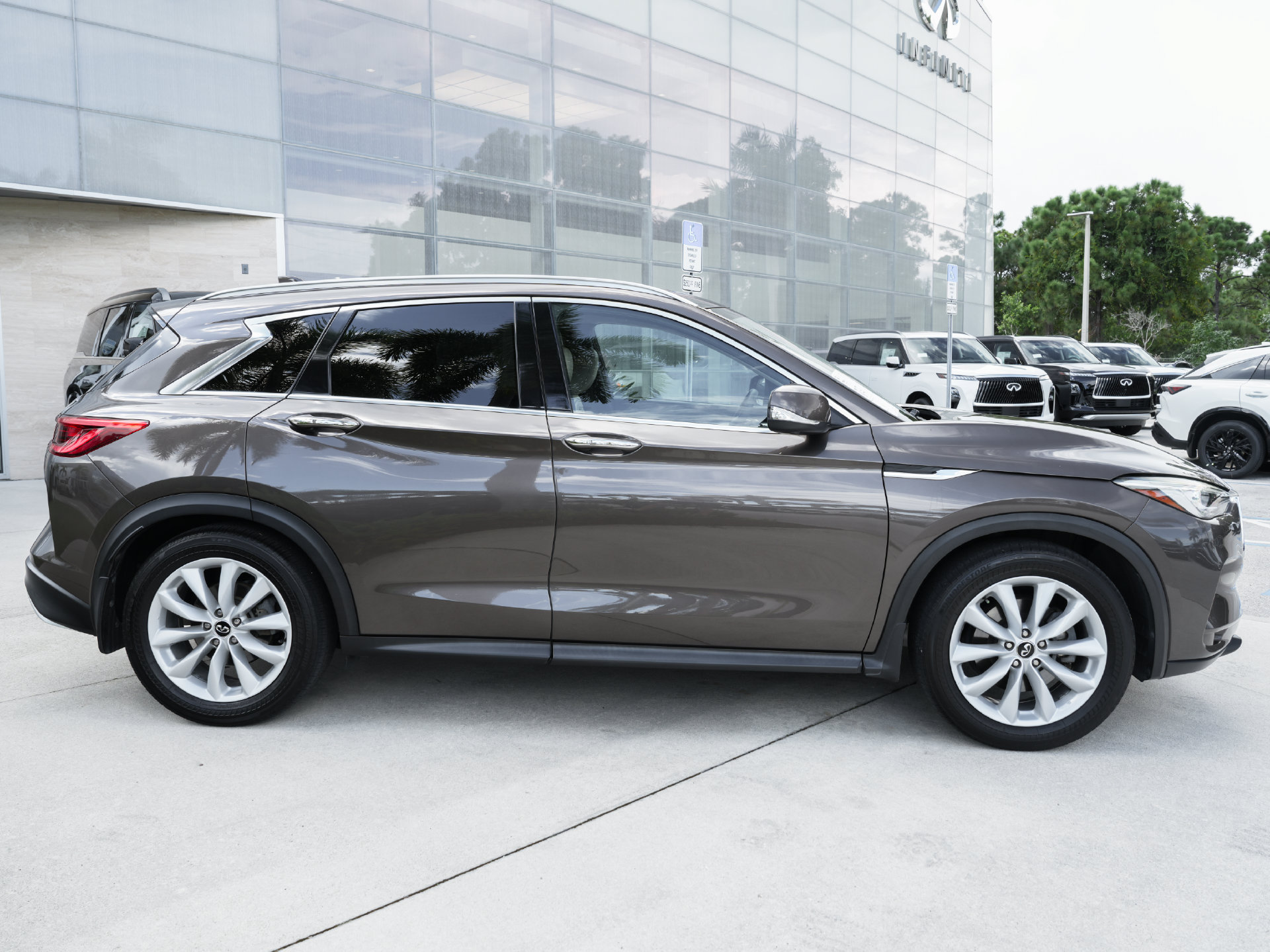 Used 2019 INFINITI QX50 Essential w/ Premium Audio Package AWD/4WD image 26