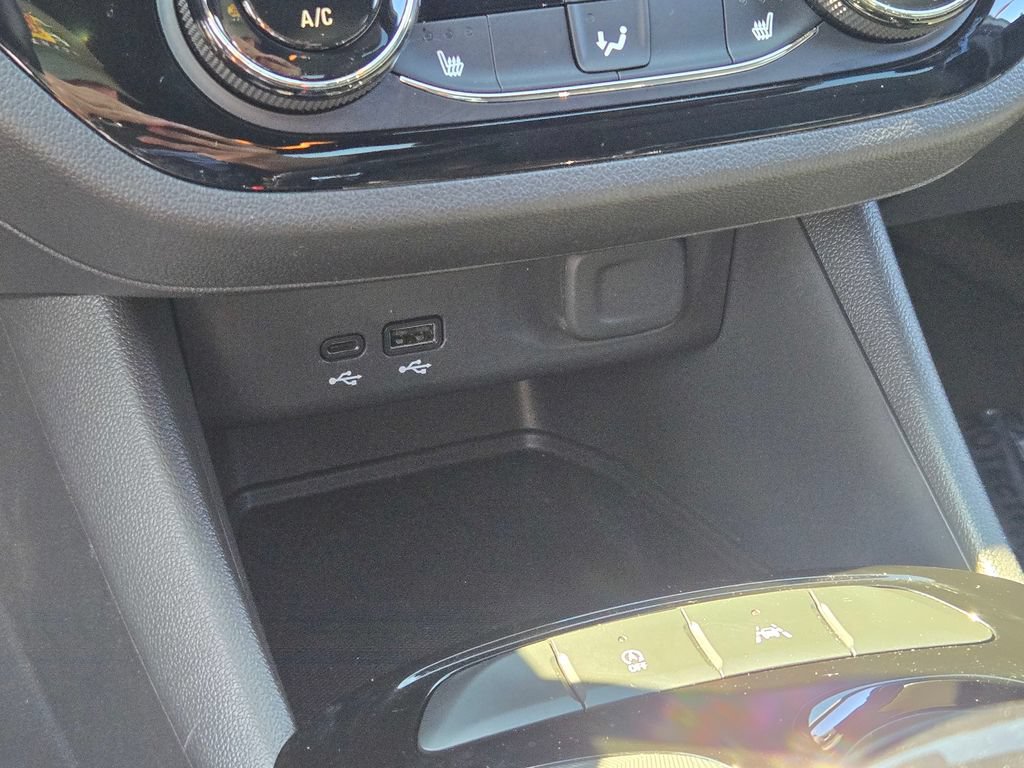 Used 2026 Buick Envista Sport Touring w/ Convenience I Package FWD image 38