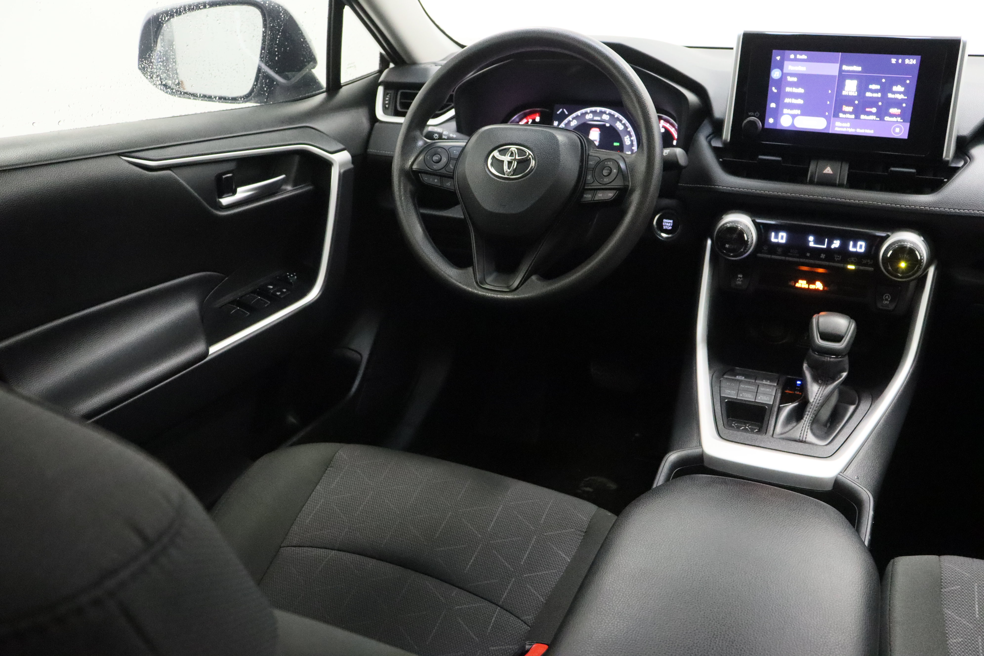 Used 2025 Toyota RAV4 XLE w/ Convenience Package AWD/4WD image 31