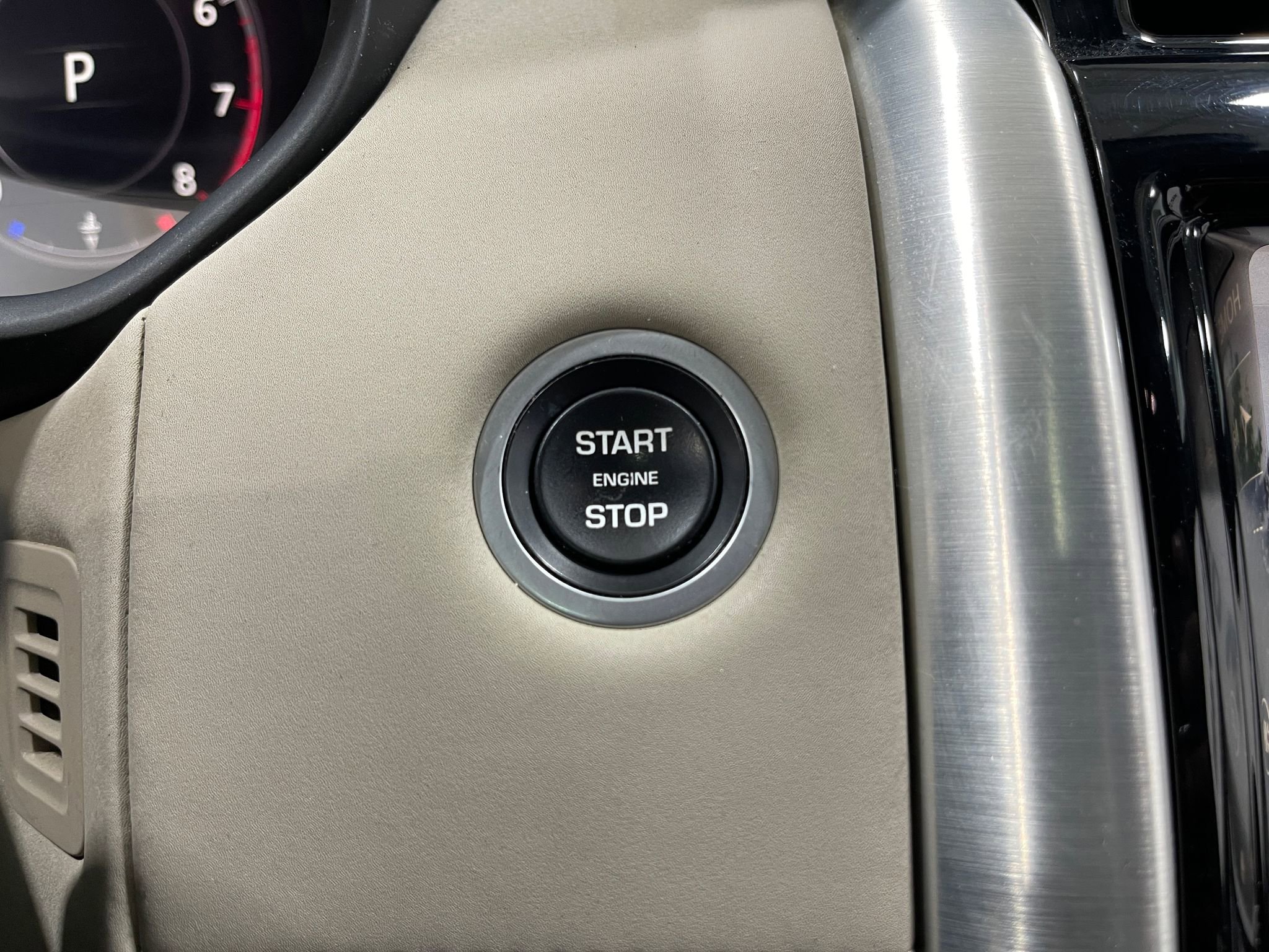 Used 2018 Land Rover Discovery HSE image 21