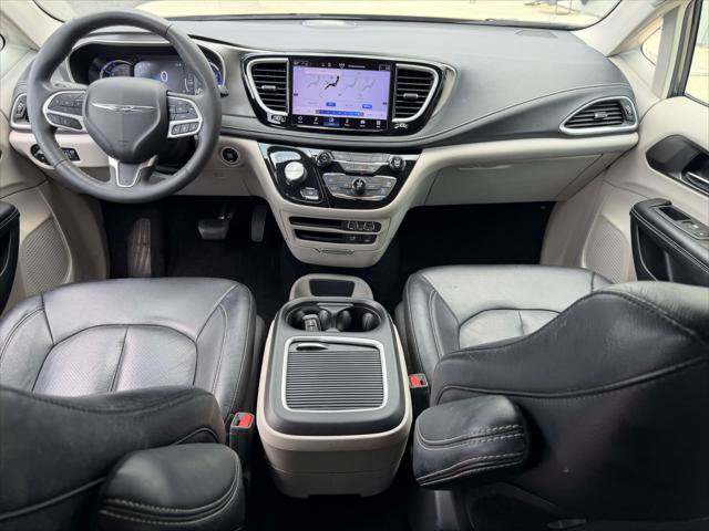 Used 2022 Chrysler Pacifica Touring-L FWD image 15