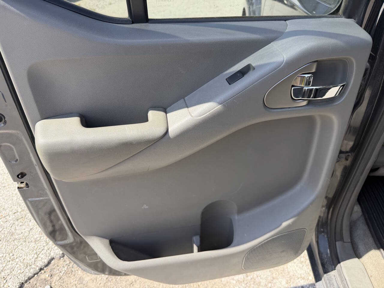 Used 2012 Nissan Frontier SV w/ SV Premium Utility Pkg AWD/4WD image 15
