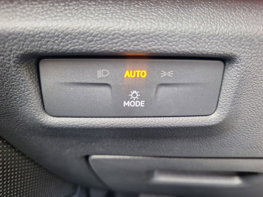 New 2026 Volkswagen Tiguan SE image 12