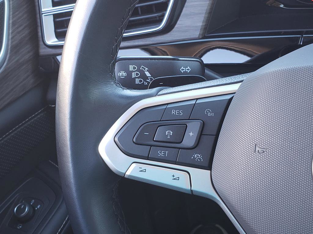 Used 2024 Volkswagen Atlas SEL Premium R-Line image 35