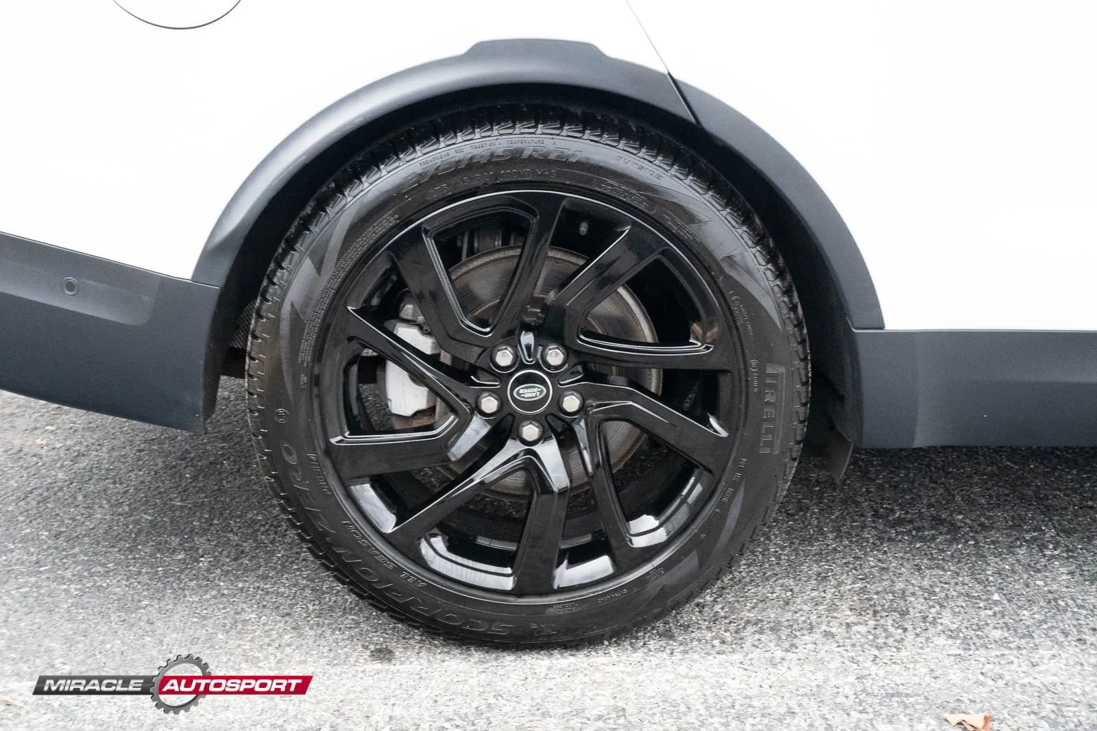 Used 2022 Land Rover Discovery S image 11