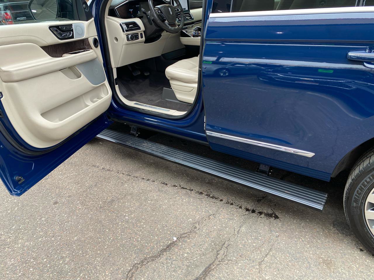 Used 2020 Lincoln Navigator Reserve w/ Luxury Package image 9