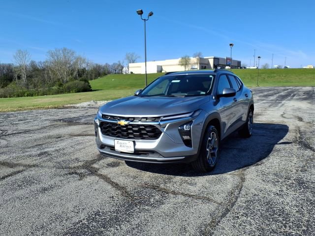 Used 2025 Chevrolet Trax LT w/ LT Convenience Package FWD image 42