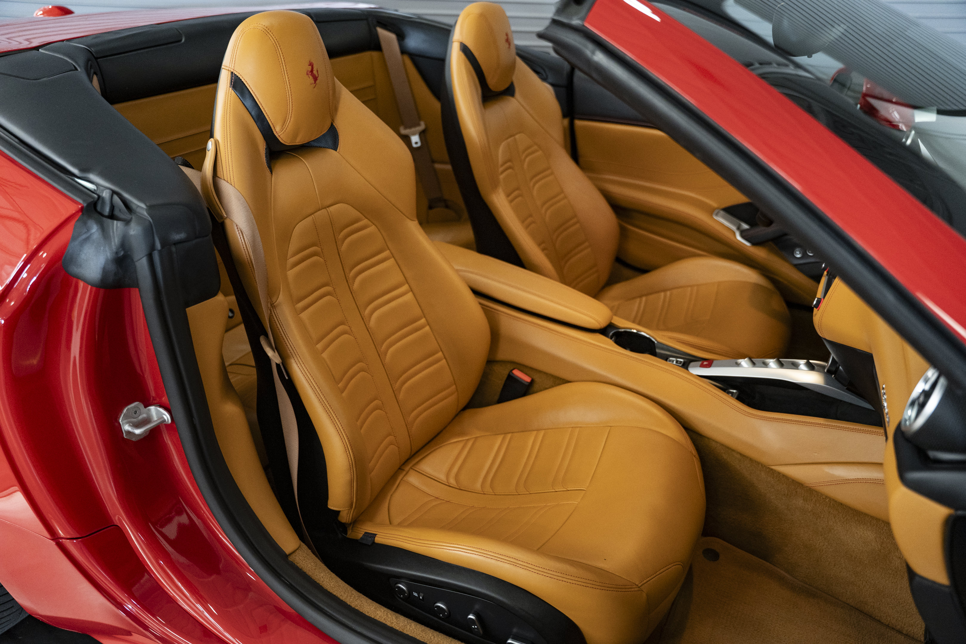 Used 2016 Ferrari California T RWD image 34