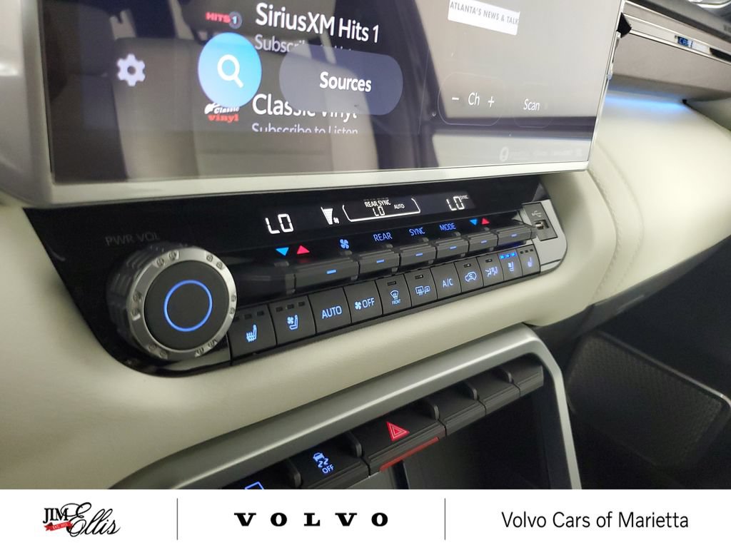 Used 2023 Toyota Sequoia Capstone AWD/4WD image 31