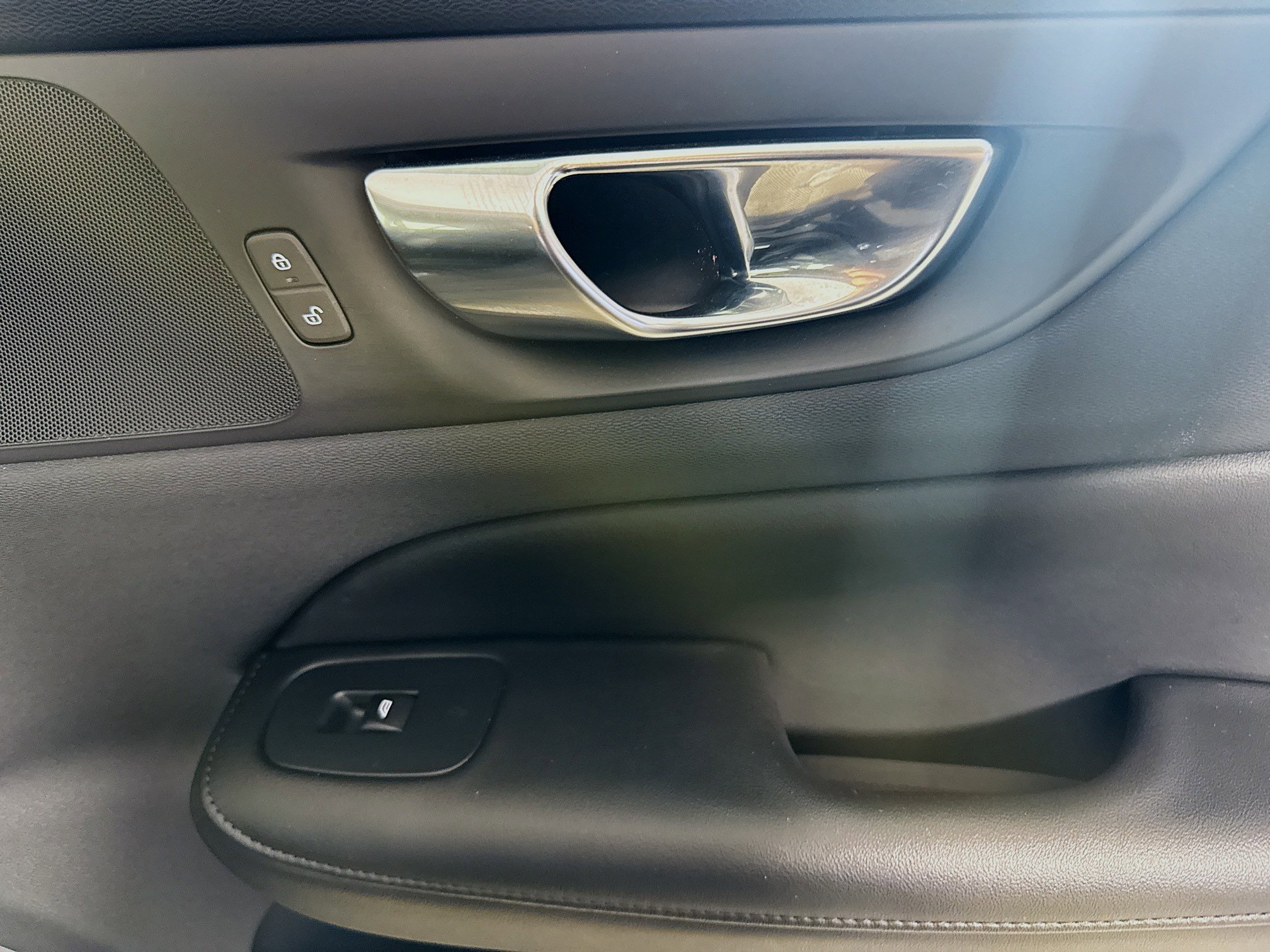 Used 2023 Volvo S60 T8 Plus image 31