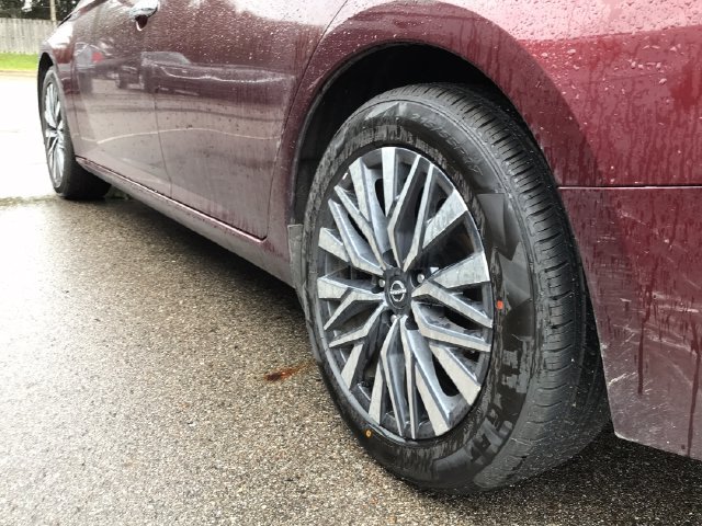 Used 2025 Nissan Altima 2.5 SV FWD image 35