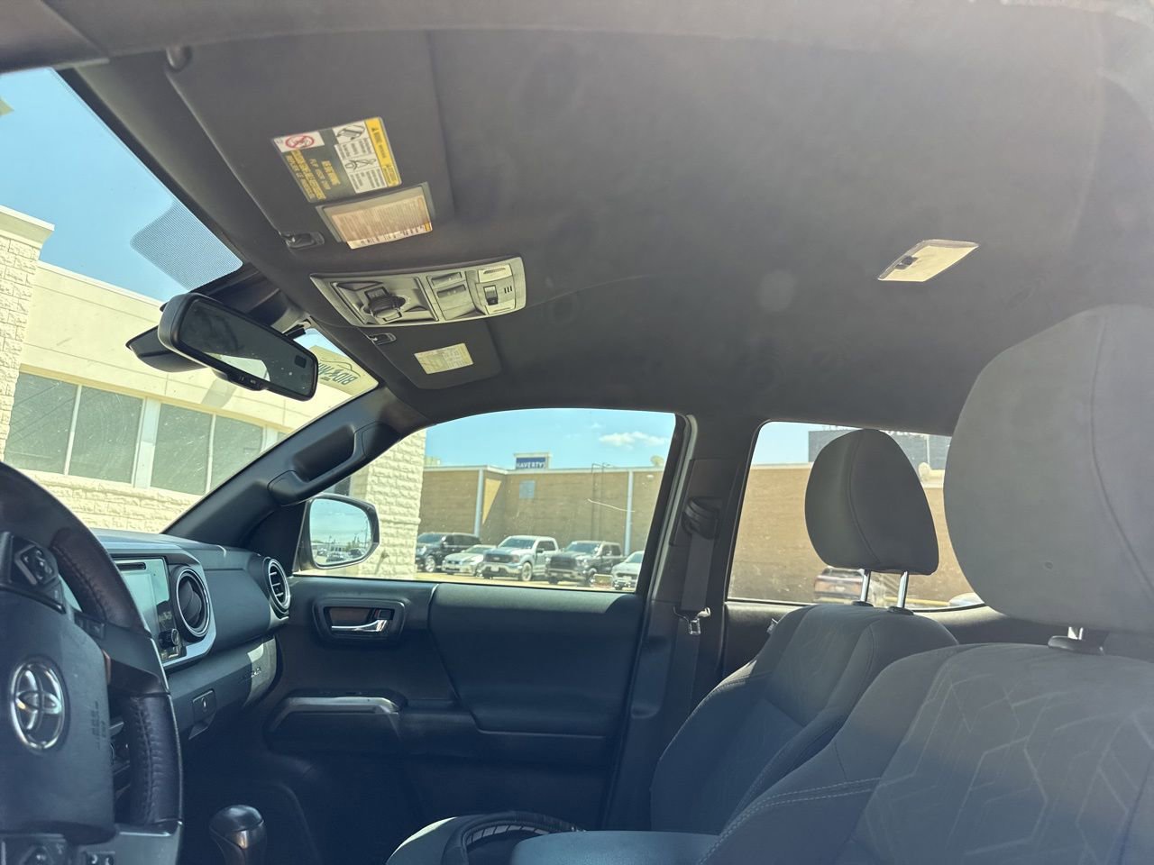 Used 2018 Toyota Tacoma TRD Off-Road w/ Technology Package image 11