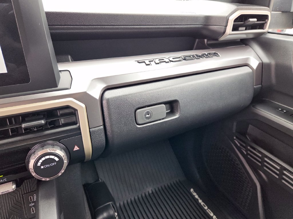 Used 2025 Toyota Tacoma SR5 AWD/4WD image 27