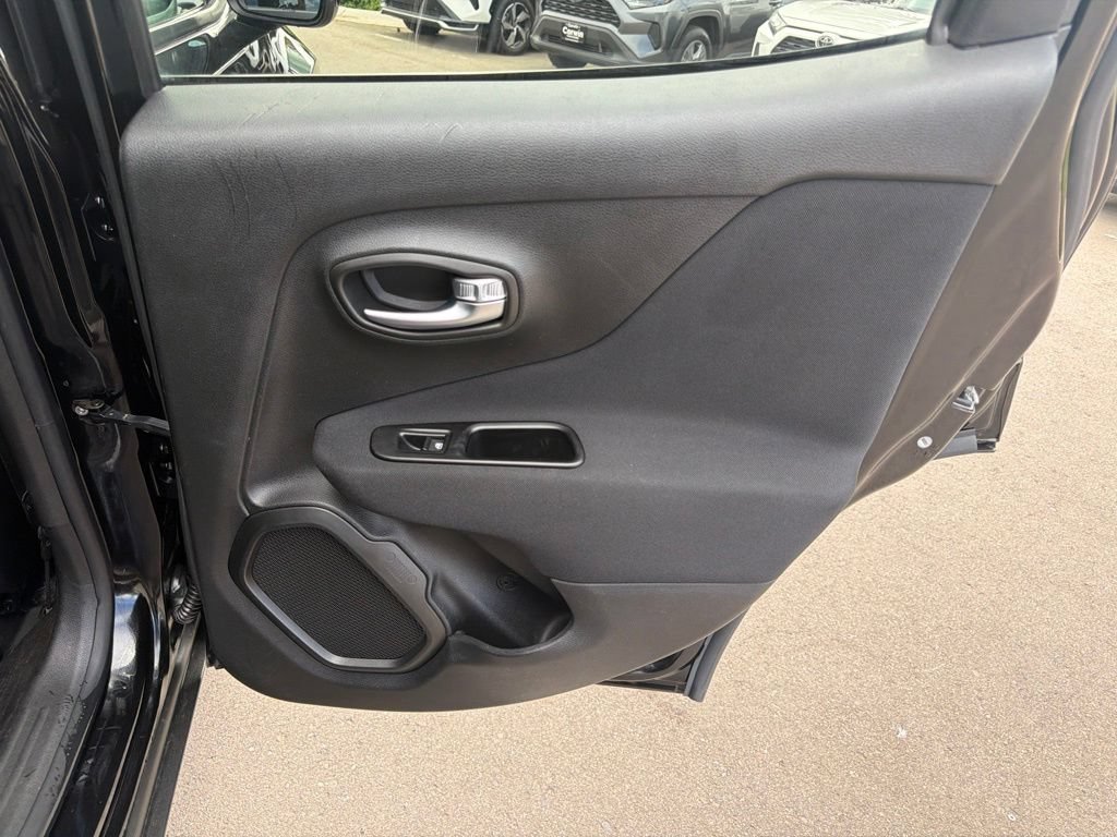 Used 2020 Jeep Renegade Latitude w/ Popular Equipment Group AWD/4WD image 14