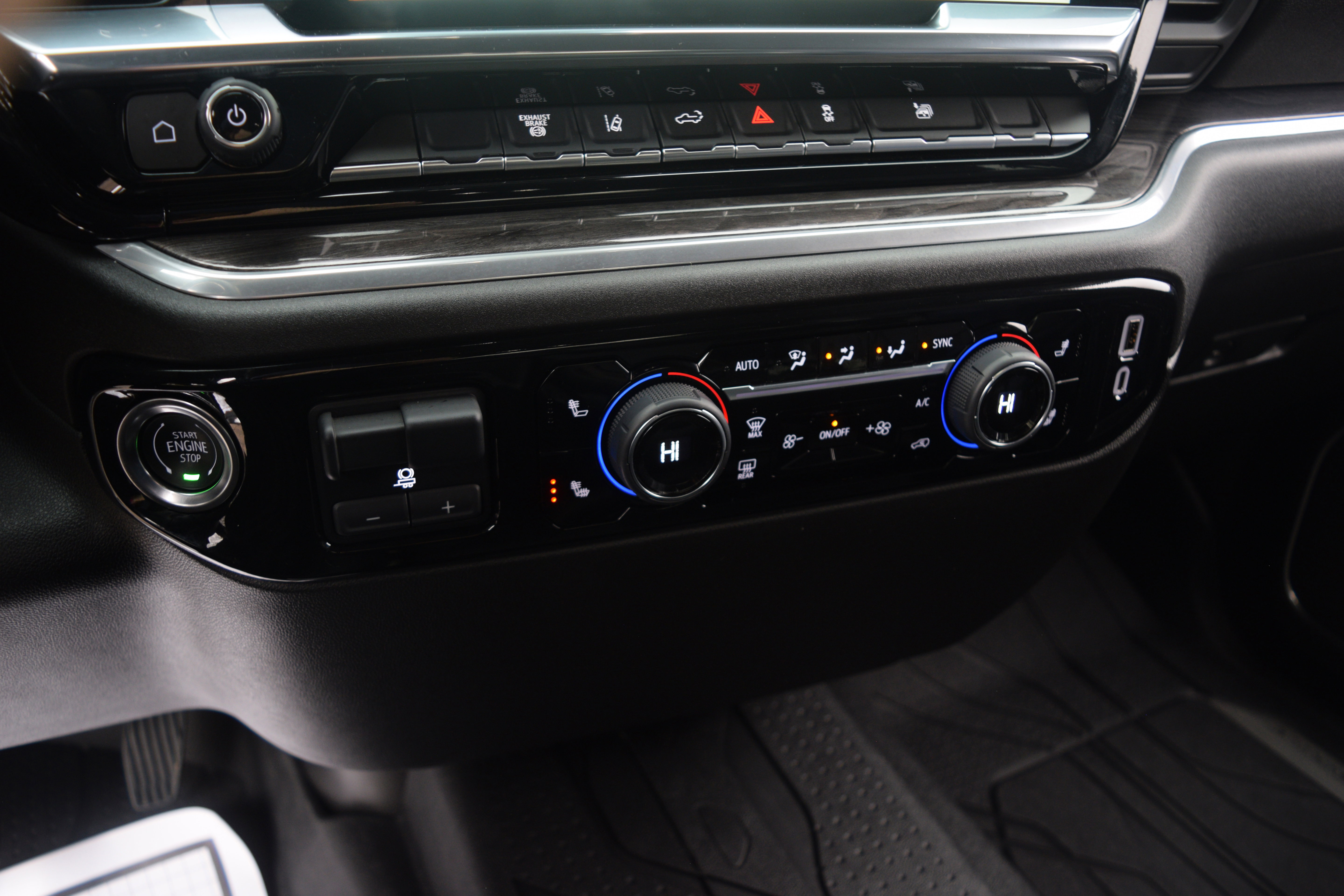 Used 2025 Chevrolet Silverado 3500 LTZ image 11