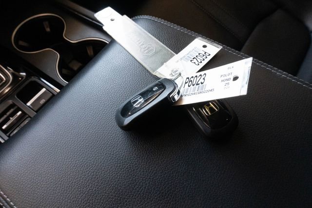 Used 2025 Honda Pilot EX-L image 37