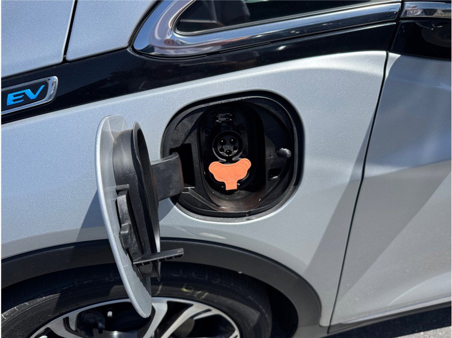 Used 2018 Chevrolet Bolt Premier w/ Driver Confidence II Package FWD image 17