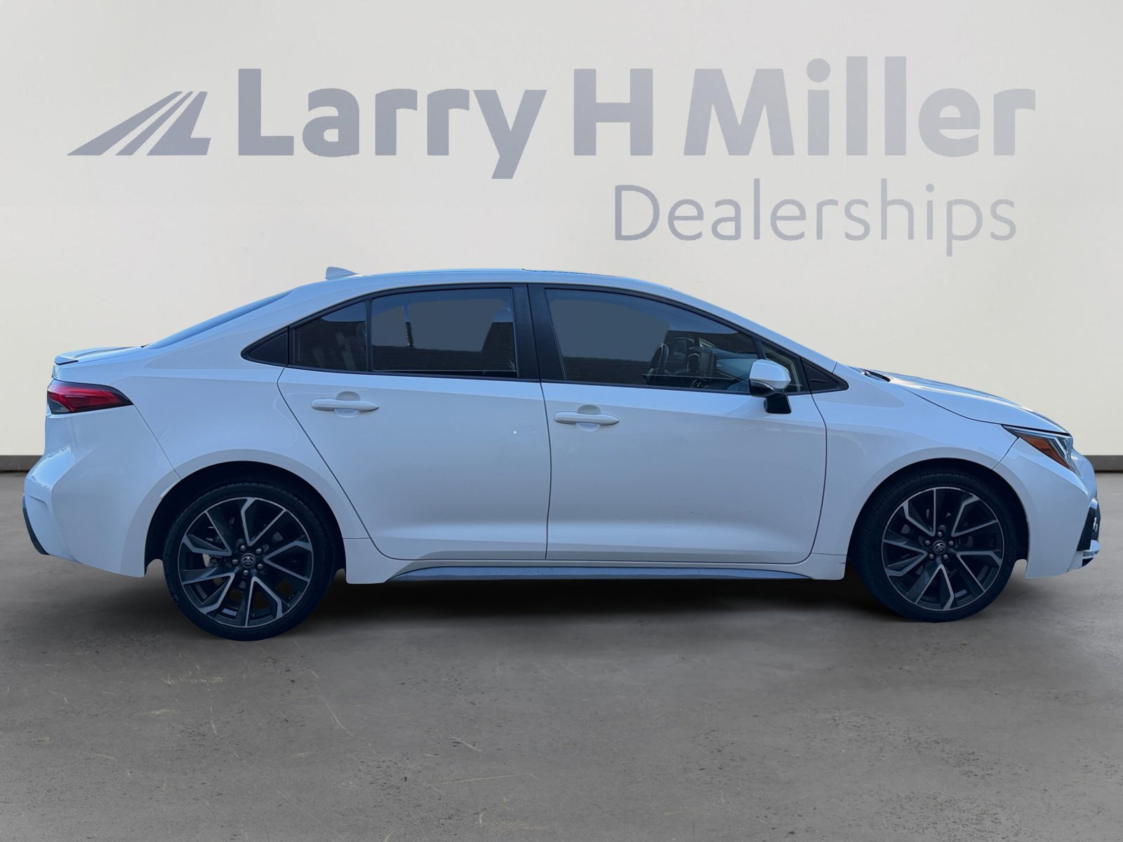 Used 2020 Toyota Corolla XSE w/ Carpet Mat Package (TMS) FWD image 6