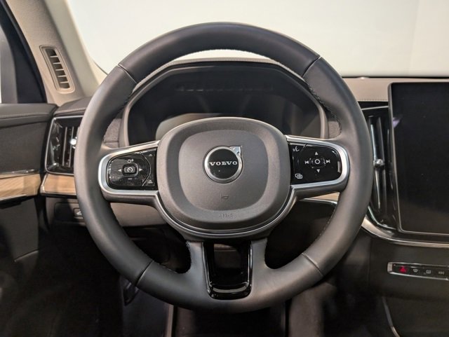 Used 2025 Volvo XC90 B6 Plus image 17