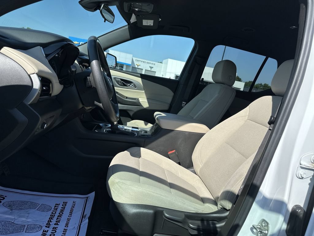 Used 2023 Chevrolet Traverse LS w/ Safety Package FWD image 17