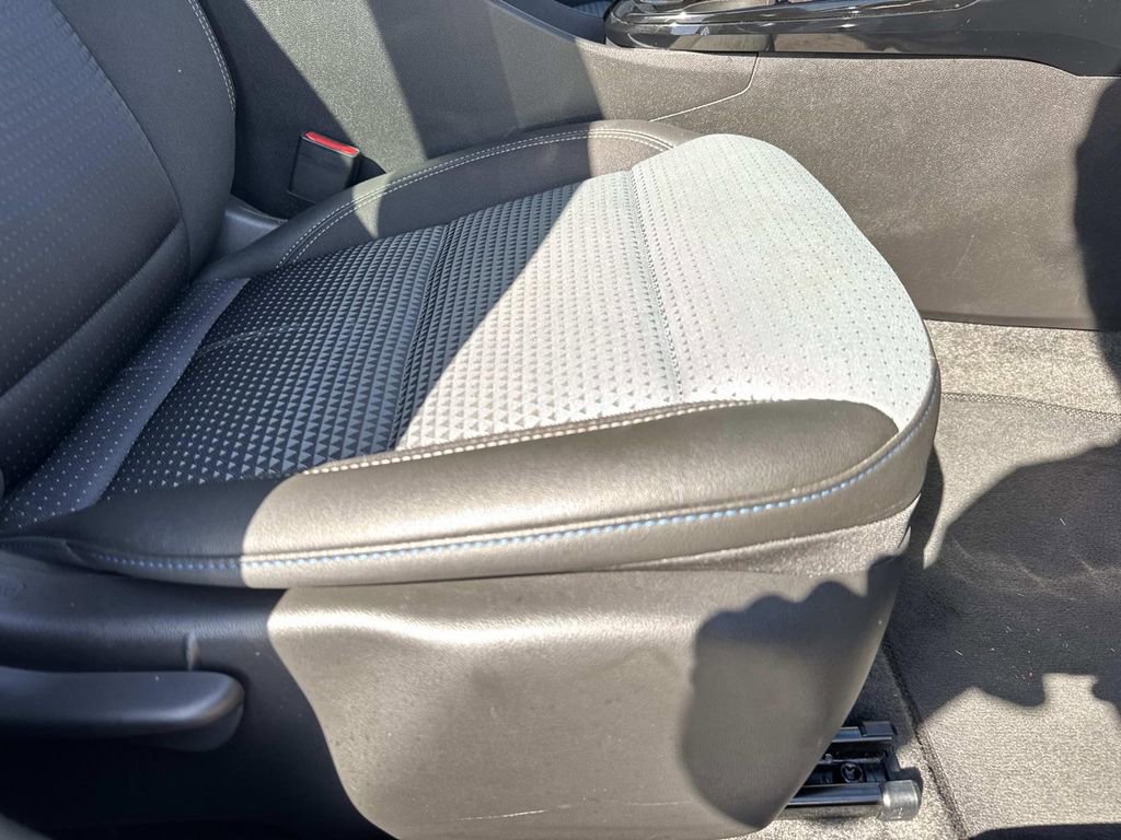 Certified 2025 Chevrolet Trax LT w/ LT Convenience Package image 12