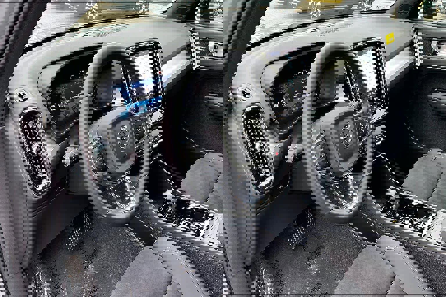 New 2026 Volvo XC40 B5 Ultra w/ Protection Package Premier image 9